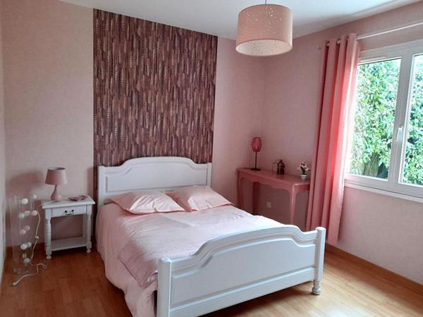 Belle Propriété ou Demeure Contemporaine de 239 m² Entièrement Rénovée, avec Piscine chauffée, Poolhouse, Garage, Dépendances et Terrain Clos et Arboré de 2874 m²