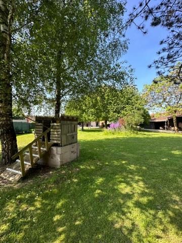 Belle Propriété ou Demeure Contemporaine de 239 m² Entièrement Rénovée, avec Piscine chauffée, Poolhouse, Garage, Dépendances et Terrain Clos et Arboré de 2874 m²