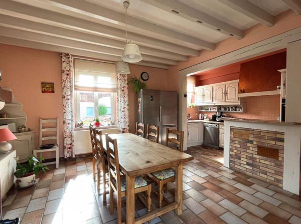 Belle Propriété ou Demeure Contemporaine de 239 m² Entièrement Rénovée, avec Piscine chauffée, Poolhouse, Garage, Dépendances et Terrain Clos et Arboré de 2874 m²