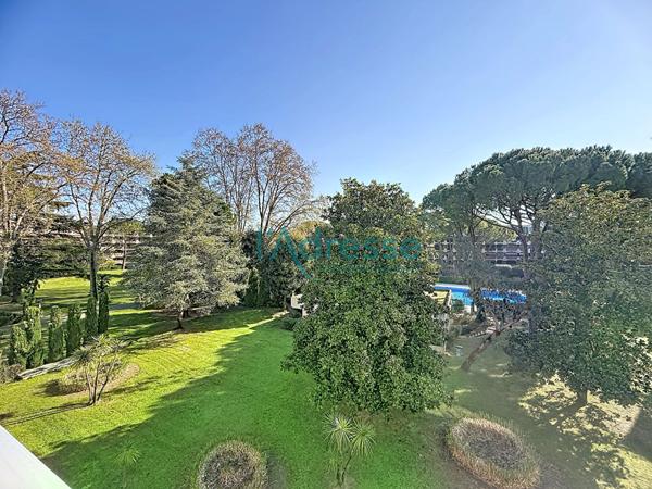 COUP DE COEUR!!! beau 2 pièces de 51 m² en dernier étage avec cave et parking sous-sol !