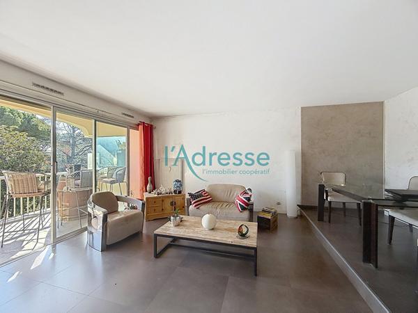 COUP DE COEUR!!! beau 2 pièces de 51 m² en dernier étage avec cave et parking sous-sol !