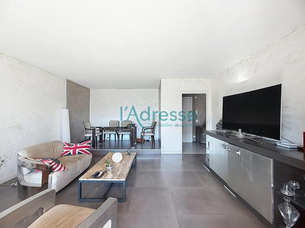 COUP DE COEUR!!! beau 2 pièces de 51 m² en dernier étage avec cave et parking sous-sol !