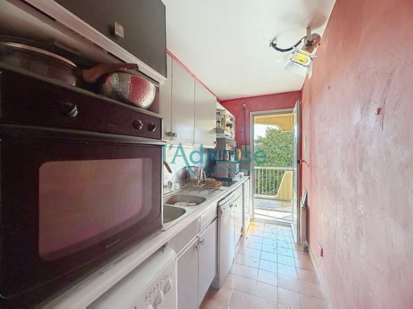 COUP DE COEUR!!! beau 2 pièces de 51 m² en dernier étage avec cave et parking sous-sol !