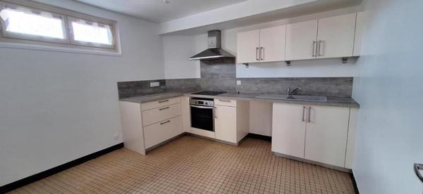 VIC-FEZENSAC Immeuble  local+garage+2 appartement