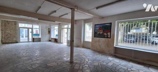 VIC-FEZENSAC Immeuble  local+garage+2 appartement