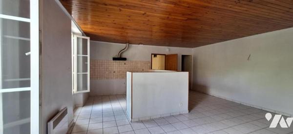 VIC-FEZENSAC Immeuble  local+garage+2 appartement