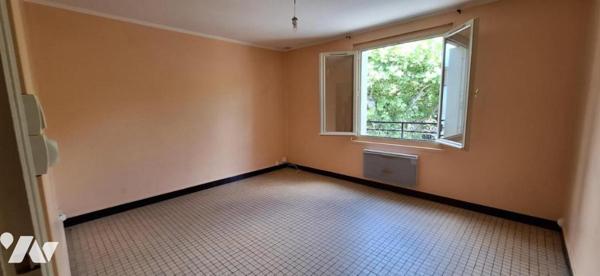 VIC-FEZENSAC Immeuble  local+garage+2 appartement