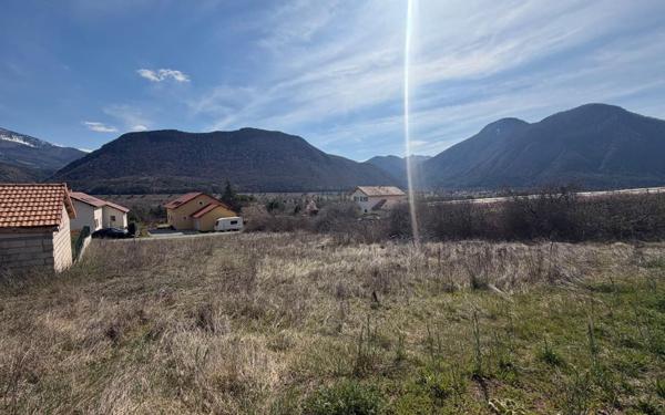 Terrain à vendre    Théus