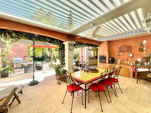 FRÉJUS/ST-RAPHAËL - villa 260m2 avec T3 sur 1750m2 -baisse de prix-TOUTE OFFRE SERIEUSE SERA ETUDIEE !