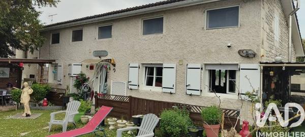 Maison à vendre 8 pièces 195 m² Saintes