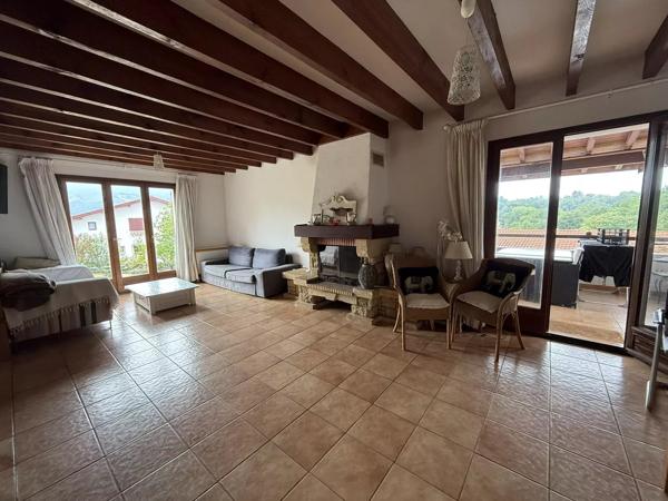 Maison au Pays Basque de 185 m² avec 3 chambres et 2 studios