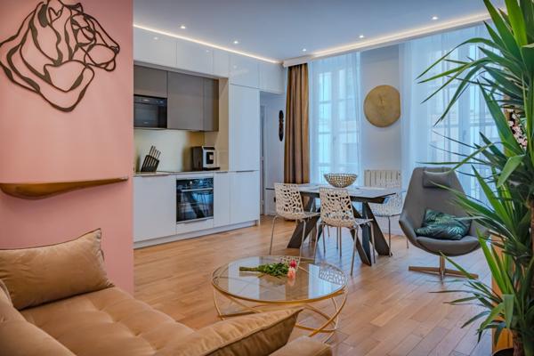Appartement de standing coeur de Paris avec terrasse
