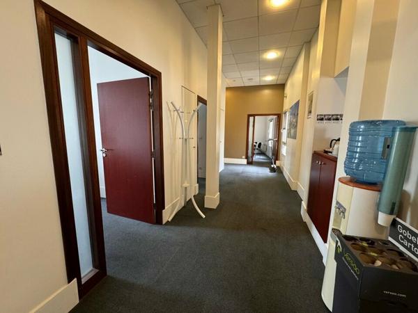 TOURS HYPER CENTRE PLACE JEAN JAURES BUREAUX A LOUER DE 139 M² ET 3 PARKINGS