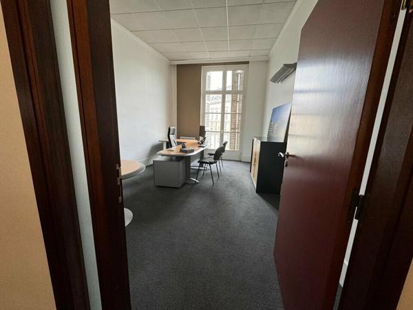 TOURS HYPER CENTRE PLACE JEAN JAURES BUREAUX A LOUER DE 139 M² ET 3 PARKINGS