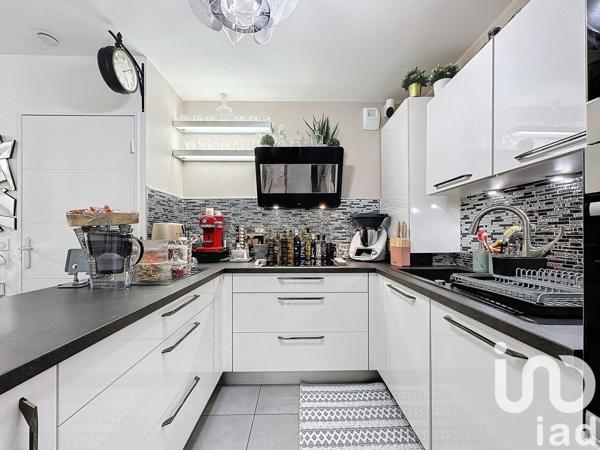 Appartement 4 pièces de 83 m² à Saint-Priest (69800)