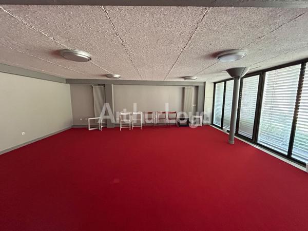 Immeuble de bureaux indépendant aux prestations très soignées à vendre dans le Vieux Valenciennes