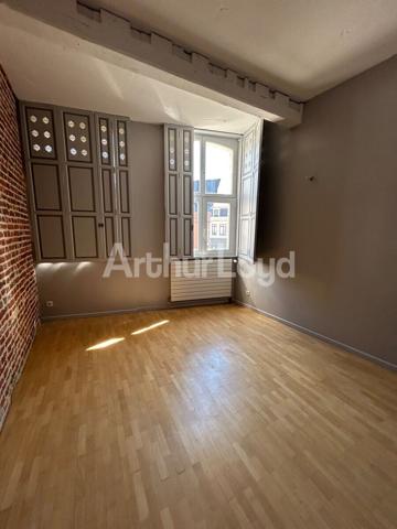 Immeuble de bureaux indépendant aux prestations très soignées à vendre dans le Vieux Valenciennes