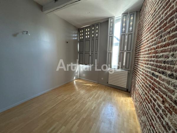Immeuble de bureaux indépendant aux prestations très soignées à vendre dans le Vieux Valenciennes