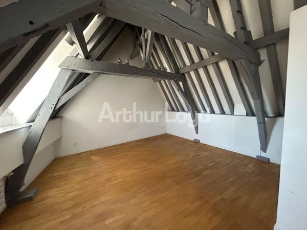 Immeuble de bureaux indépendant aux prestations très soignées à vendre dans le Vieux Valenciennes