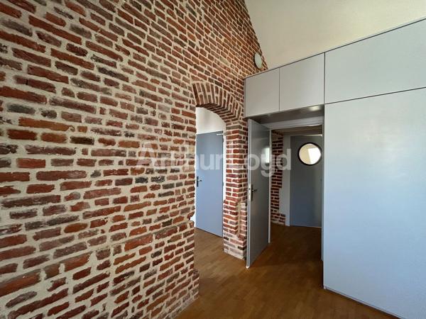 Immeuble de bureaux indépendant aux prestations très soignées à vendre dans le Vieux Valenciennes