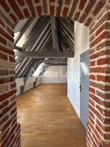 Immeuble de bureaux indépendant aux prestations très soignées à vendre dans le Vieux Valenciennes