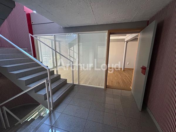Immeuble de bureaux indépendant aux prestations très soignées à vendre dans le Vieux Valenciennes