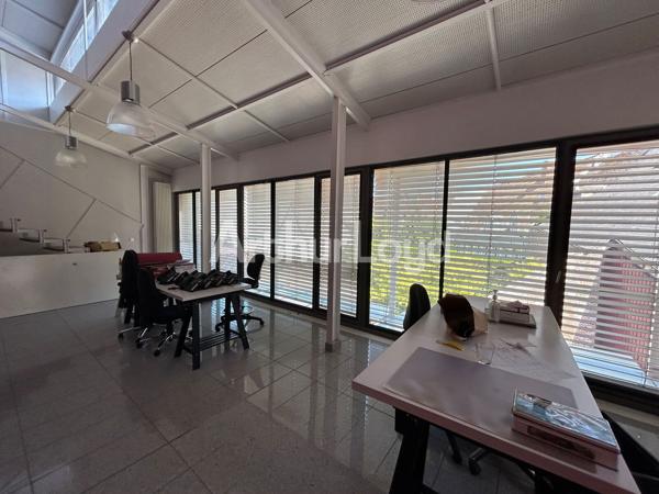 Immeuble de bureaux indépendant aux prestations très soignées à vendre dans le Vieux Valenciennes