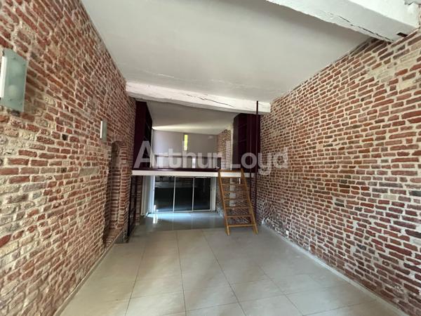 Immeuble de bureaux indépendant aux prestations très soignées à vendre dans le Vieux Valenciennes