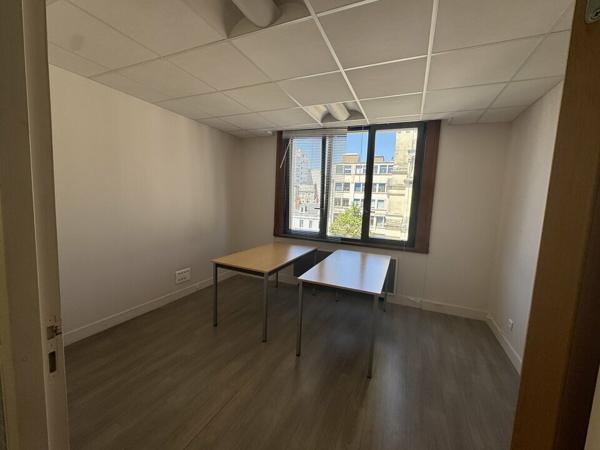 TOURS CENTRE BUREAUX A LOUER 271 M² 5 PARKINGS