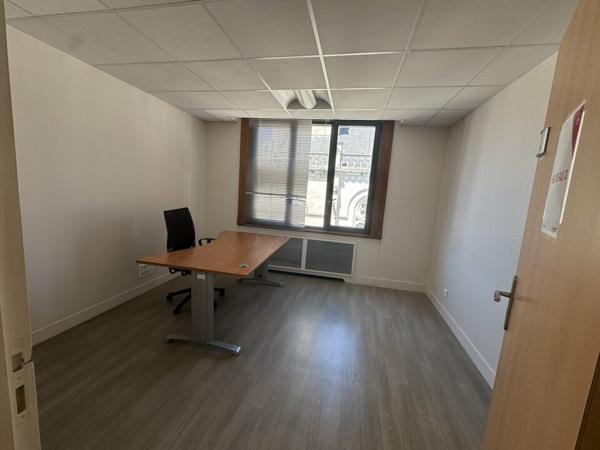 TOURS CENTRE BUREAUX A LOUER 271 M² 5 PARKINGS