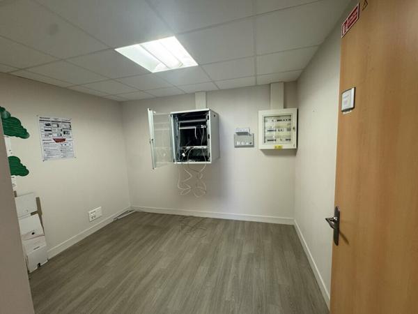 TOURS CENTRE BUREAUX A LOUER 271 M² 5 PARKINGS