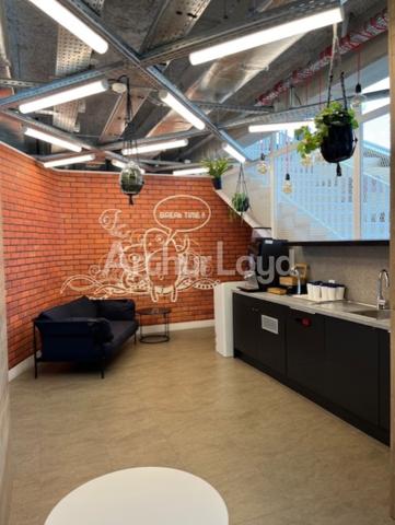 Bureaux à louer à Tourcoing métro en face patio commun et parkings privatifs