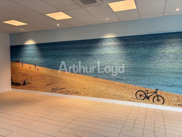Bureaux à louer à Tourcoing métro en face patio commun et parkings privatifs