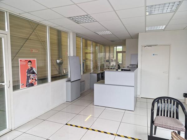 Local Commercial
        
        - 280 m²