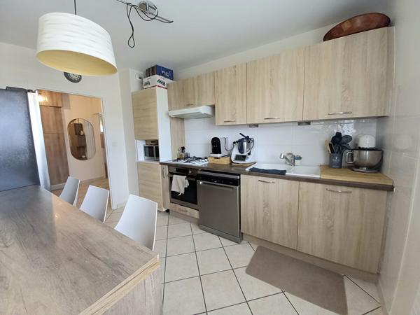 Appartement traversant Est Ouest, centre ville proche de toutes commodités