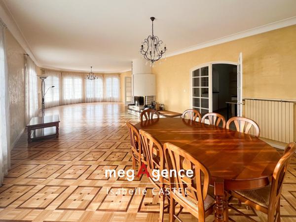 Maison à LA ROCHE-SUR-YON, 85000 - 7 pièces 210m²