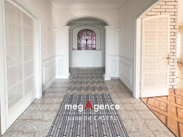 Maison à LA ROCHE-SUR-YON, 85000 - 7 pièces 210m²