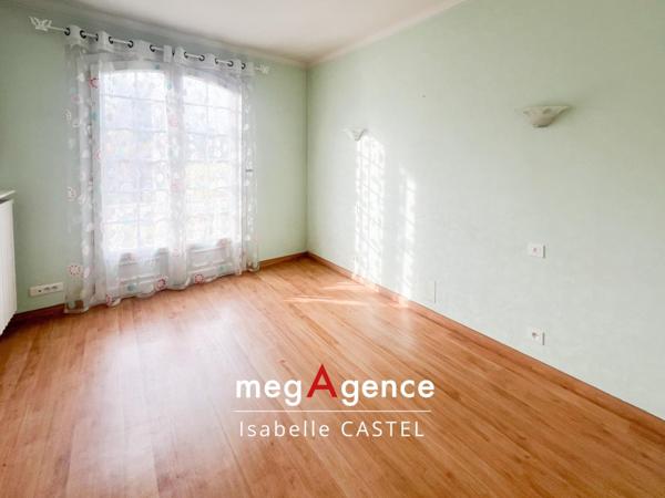 Maison à LA ROCHE-SUR-YON, 85000 - 7 pièces 210m²