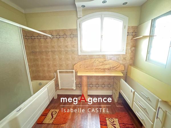 Maison à LA ROCHE-SUR-YON, 85000 - 7 pièces 210m²