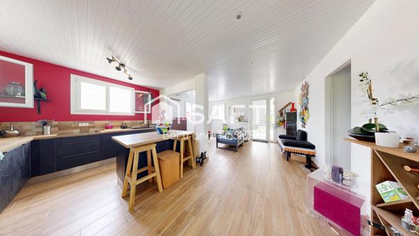 Maison sur deux niveaux, F4 et deux F2, piscine