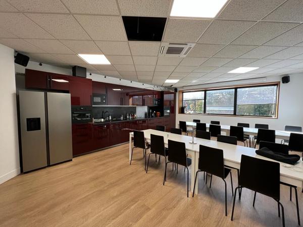 Location Bureaux 297 m2
