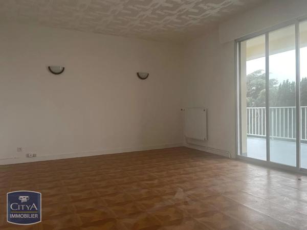 Appartement à louer 3 pièces 70.4m² Sainte-Geneviève-des-Bois (91700)