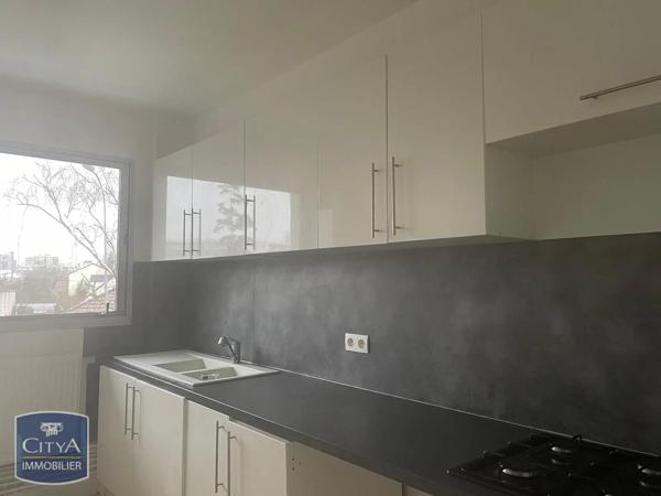 Appartement à louer 3 pièces 70.4m² Sainte-Geneviève-des-Bois (91700)