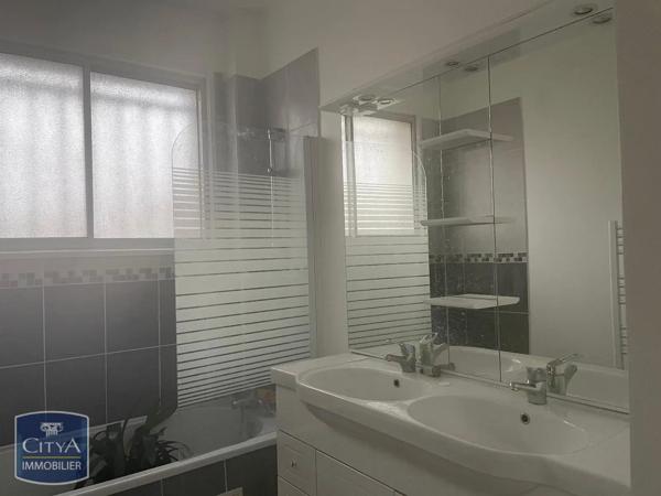 Appartement à louer 3 pièces 70.4m² Sainte-Geneviève-des-Bois (91700)