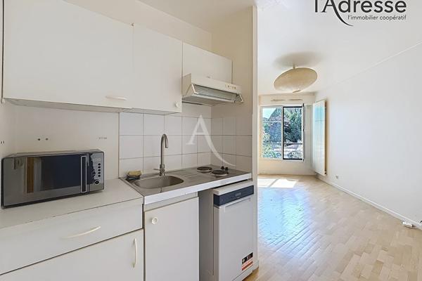 Suresnes limite Puteaux - Studio 23 m²