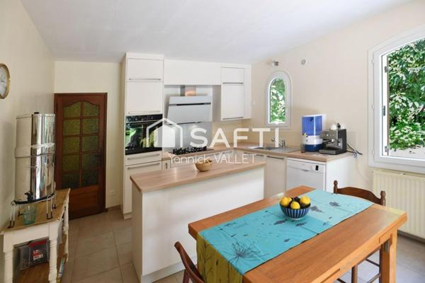 Joli domaine à Vendre à Vanxains (24600)