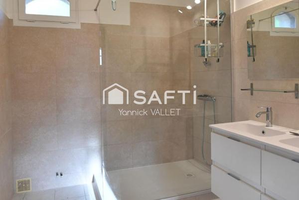 Joli domaine à Vendre à Vanxains (24600)