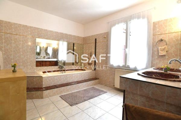 Joli domaine à Vendre à Vanxains (24600)