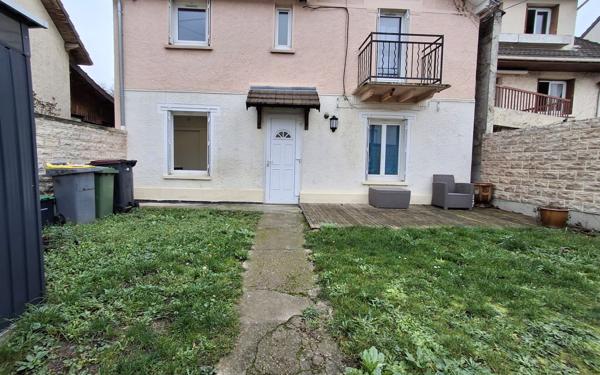 Appartement à louer    1 pièce • 371 m2 Ormesson-sur-Marne