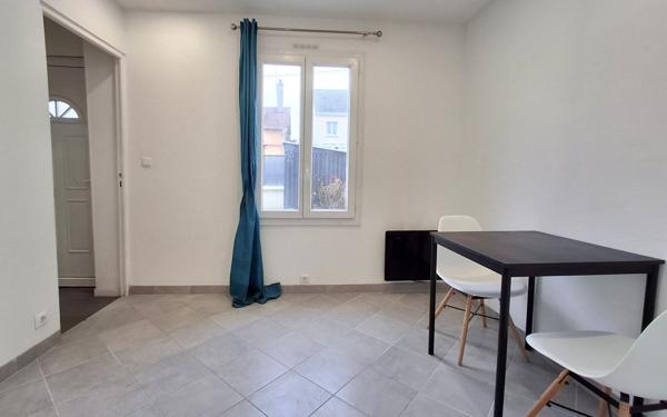 Appartement à louer    1 pièce • 371 m2 Ormesson-sur-Marne